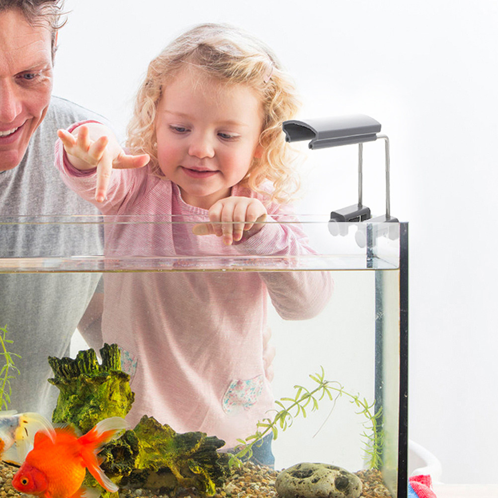 قطعتان من حامل إضاءة حوض السمك - مراجعة Aquarium Fish Lamp وسعره